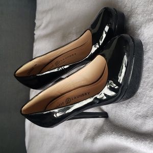 CHINESE LAUNDRY BLACK PATANT  PUMPS